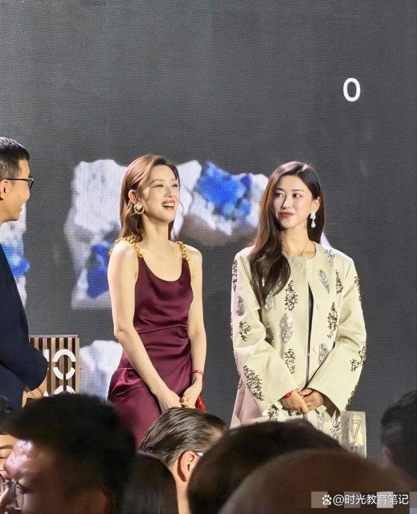 九游体育app娱乐这种浮松感并不只纯来自于朱门的身份-九游体育官网 九游娱乐「NineGameSports」官方网站